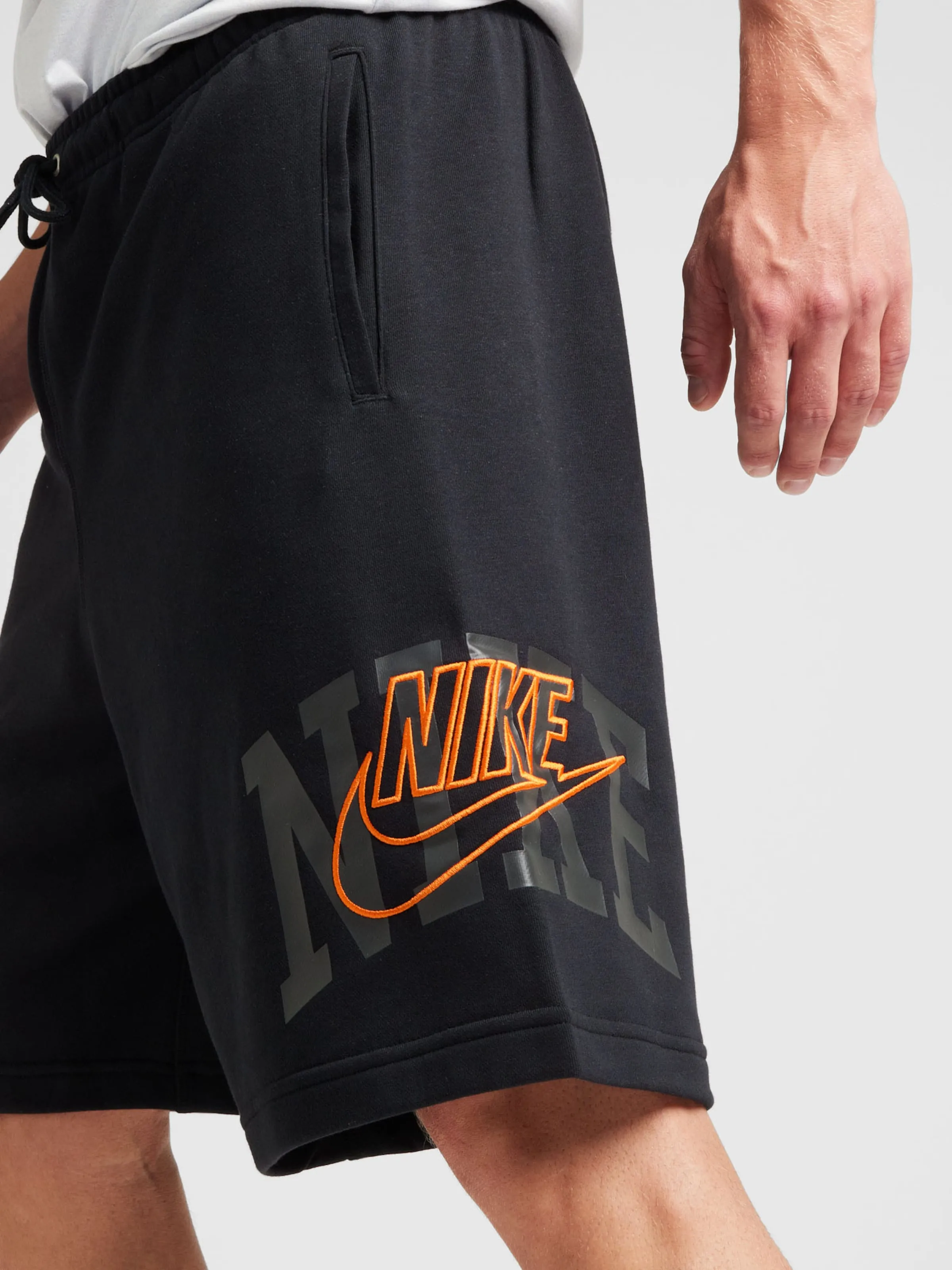 Loosefit Pantalón 'CLUB' Nike Sportswear en Negro