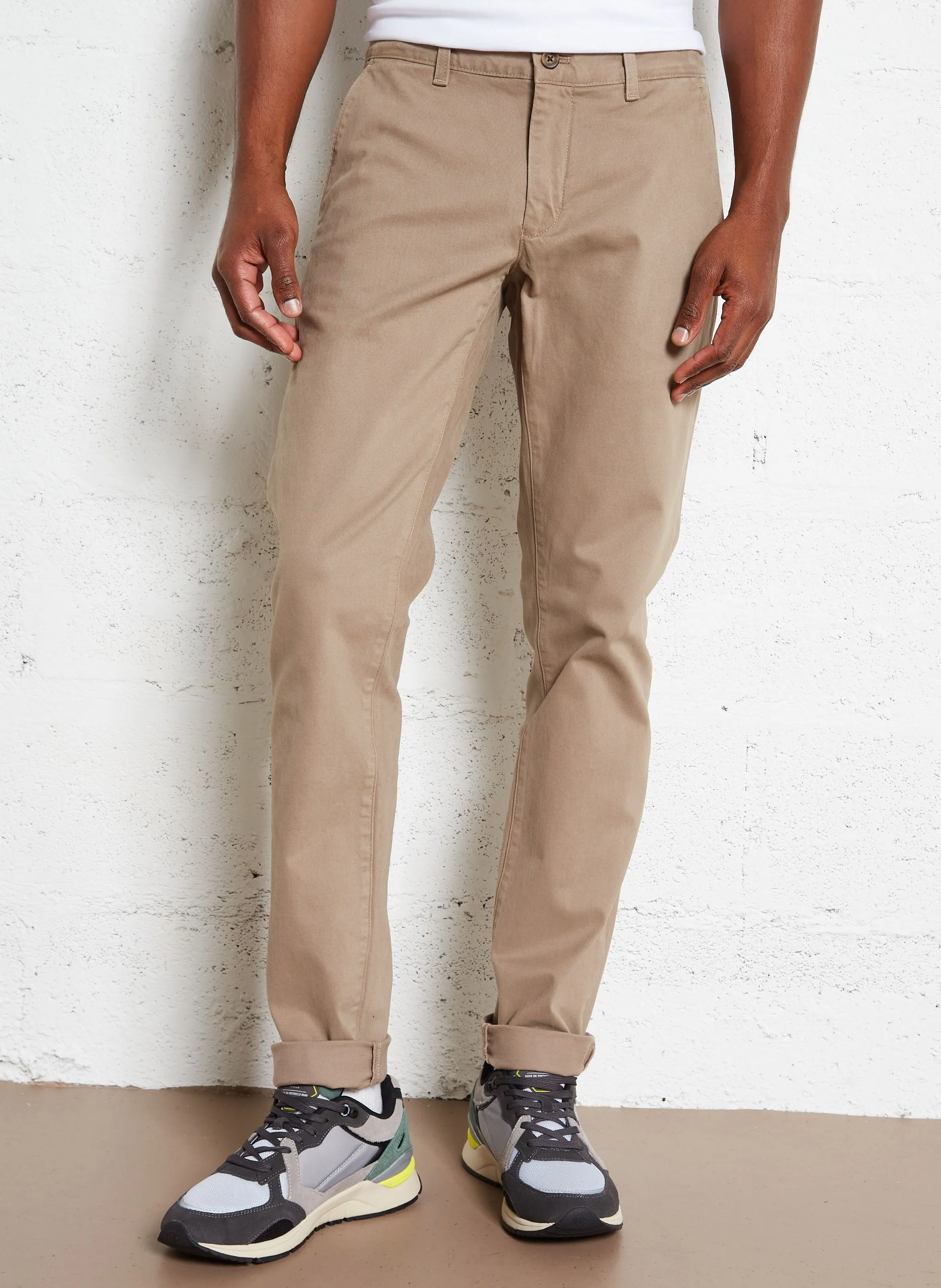 Pantalón de pinzas slim en marron